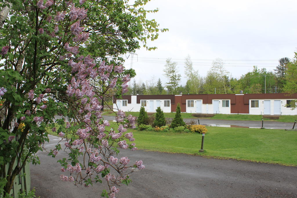 Motel Boise Blainville Eksteriør bilde
